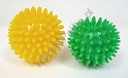 Piłka z kolcami średnica 8 cm kolor żółty
